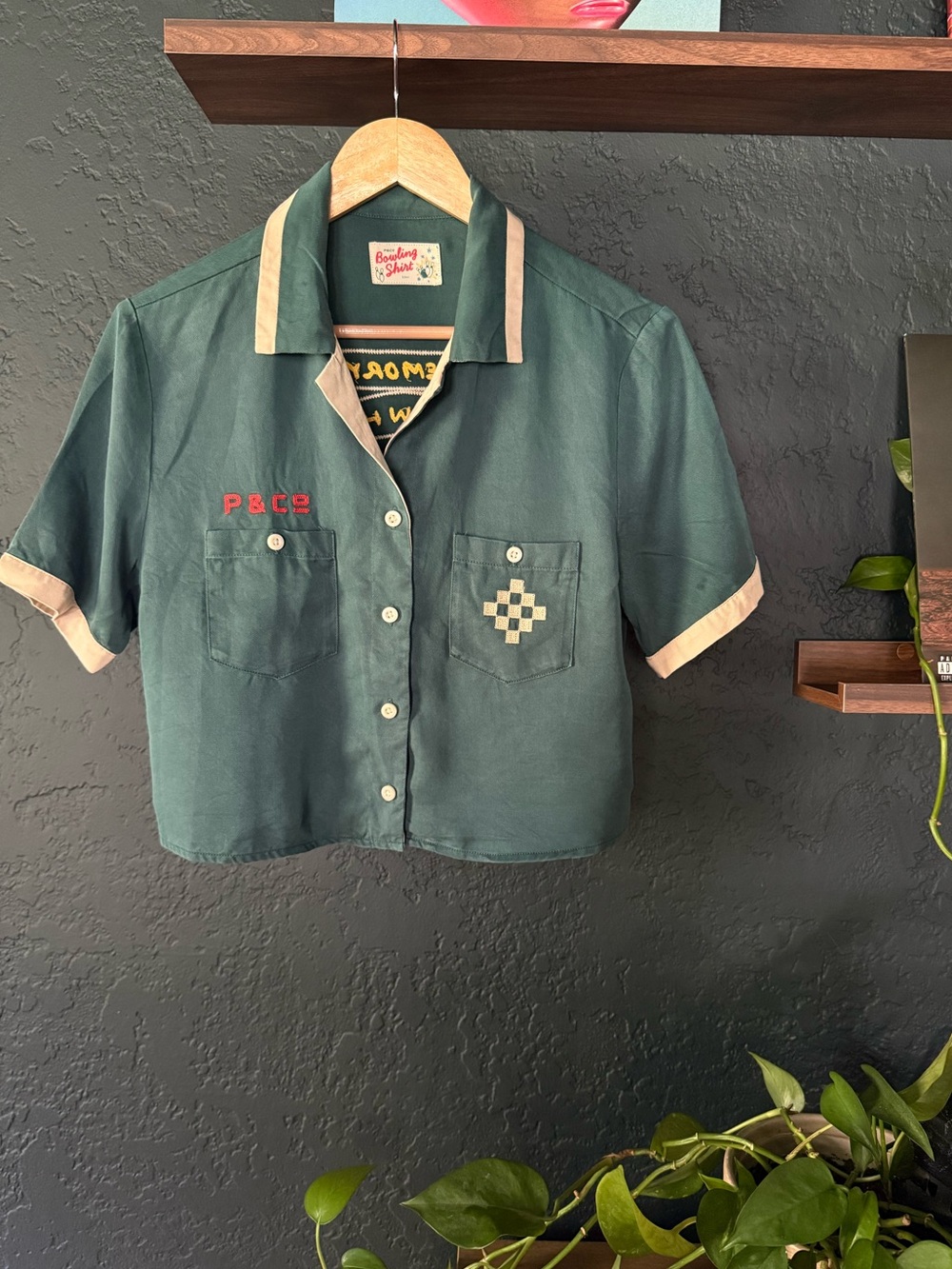Green Cropped Bowling Shirt with Beige Trim